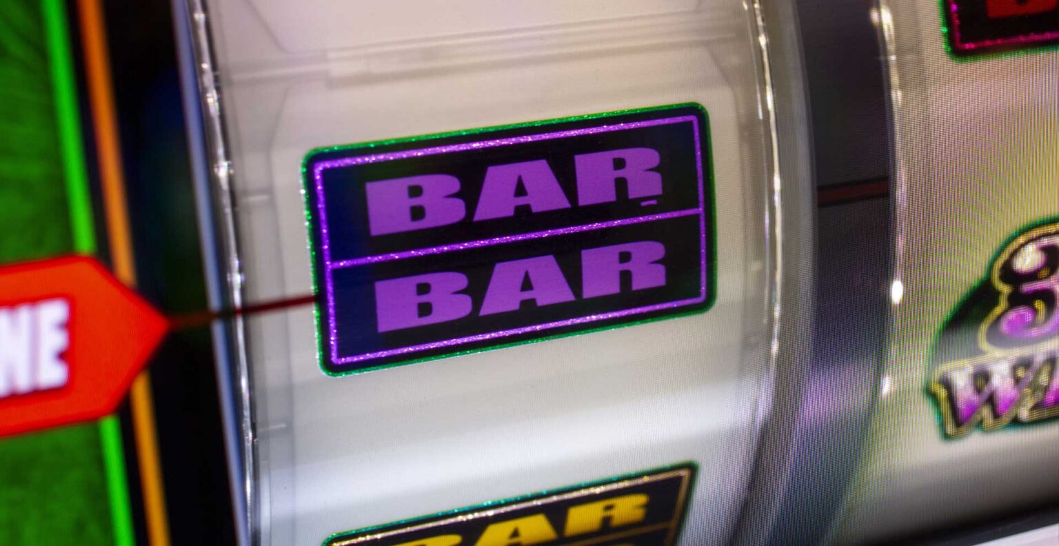 A casino game with the text "bar"